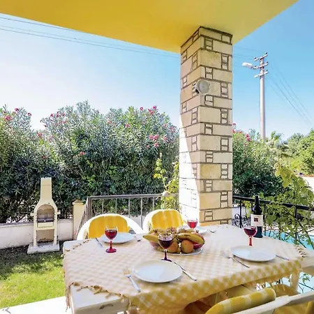 Sleeps 4 Air Con Wifi Villa Okcular
