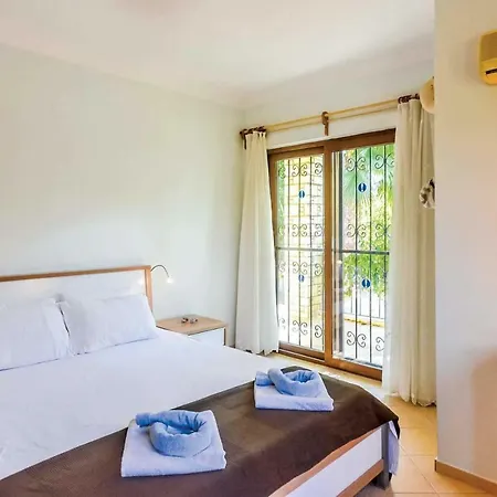 Sleeps 4 Air Con Wifi Villa Okcular