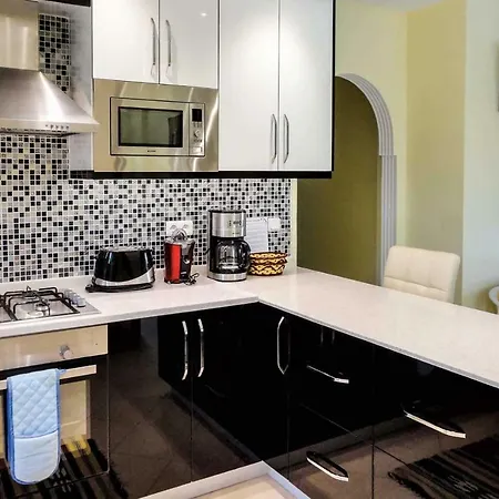 Sleeps 4 Air Con Wifi Villa Okcular